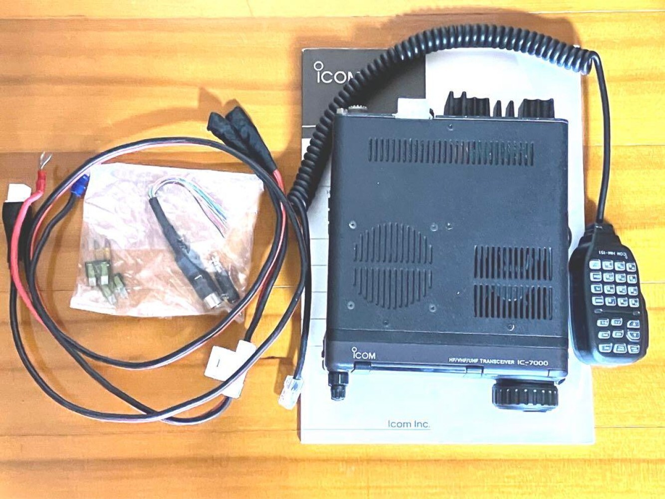 ICOM 社製 All Mode 無線機 IC-7000m