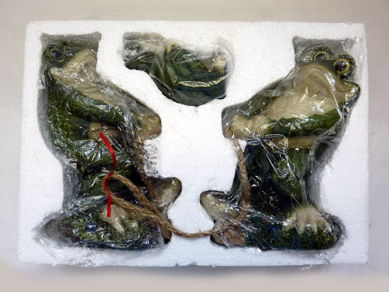 NEW Boxed Resin FROGS for the Pond/Garden/Lawn Set of 3 Jumping Rope/Tug of War