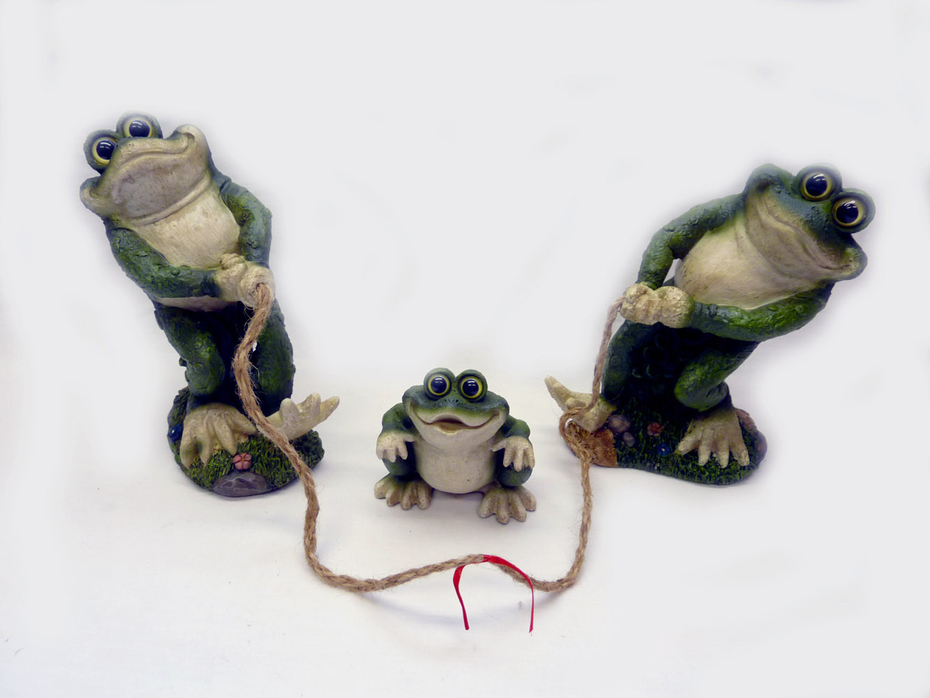 NEW Boxed Resin FROGS for the Pond/Garden/Lawn Set of 3 Jumping Rope/Tug of War