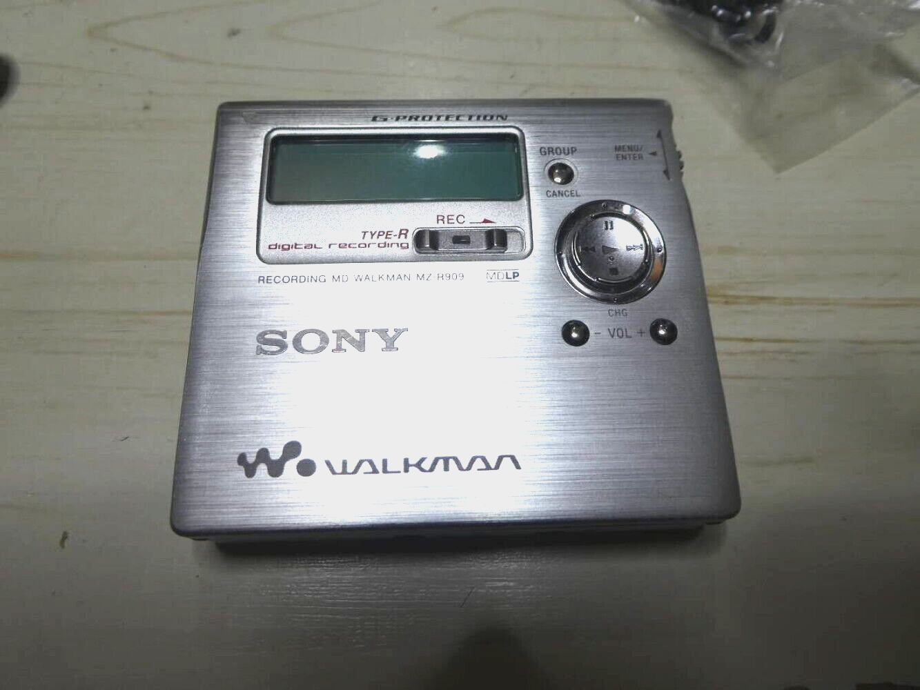 Sony MZ-R909 Silver Portable MiniDisc Player Recorder MD