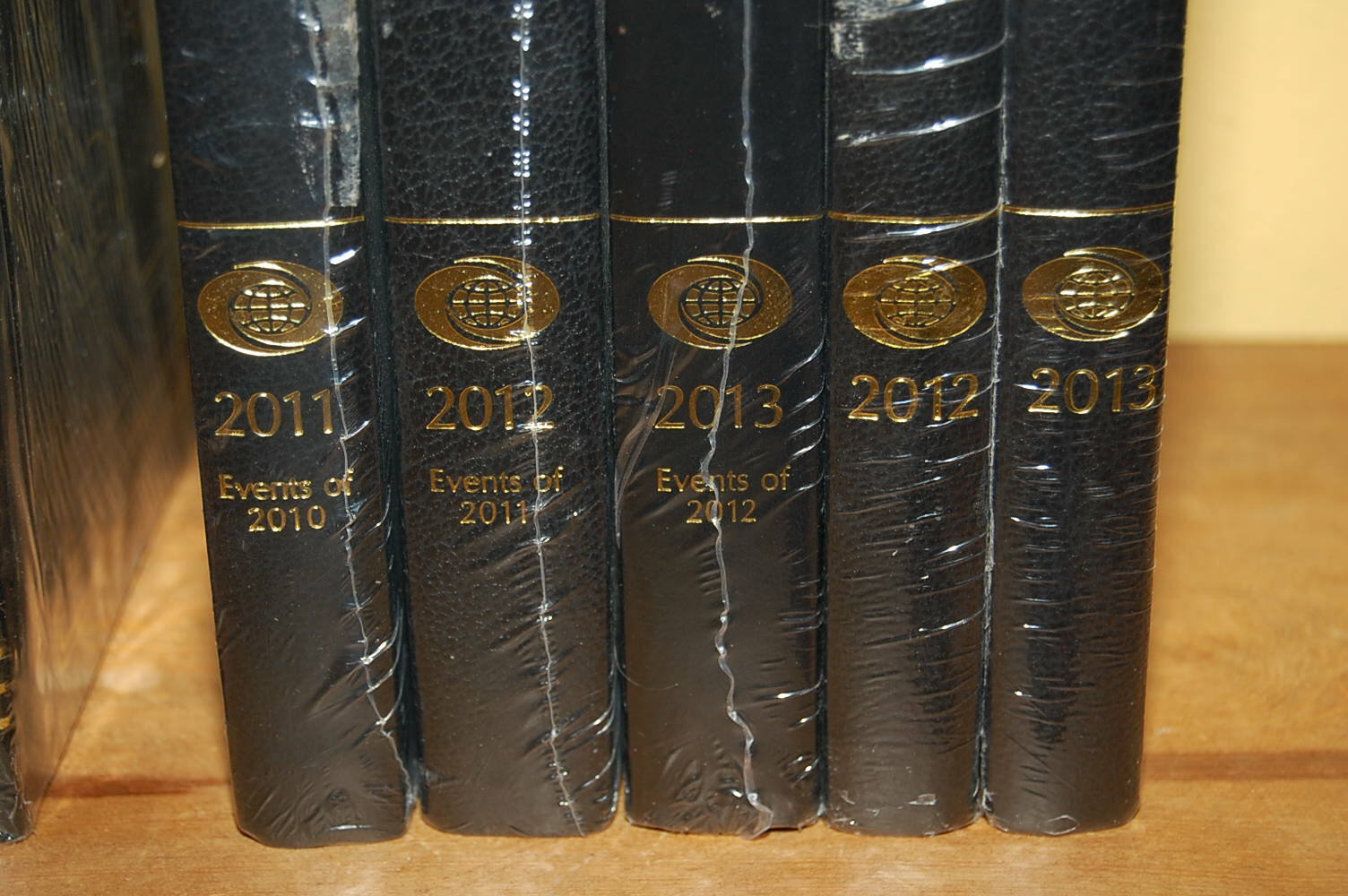 2009 World Book Encyclopedia Book Set Black Gold Embossed + Extras