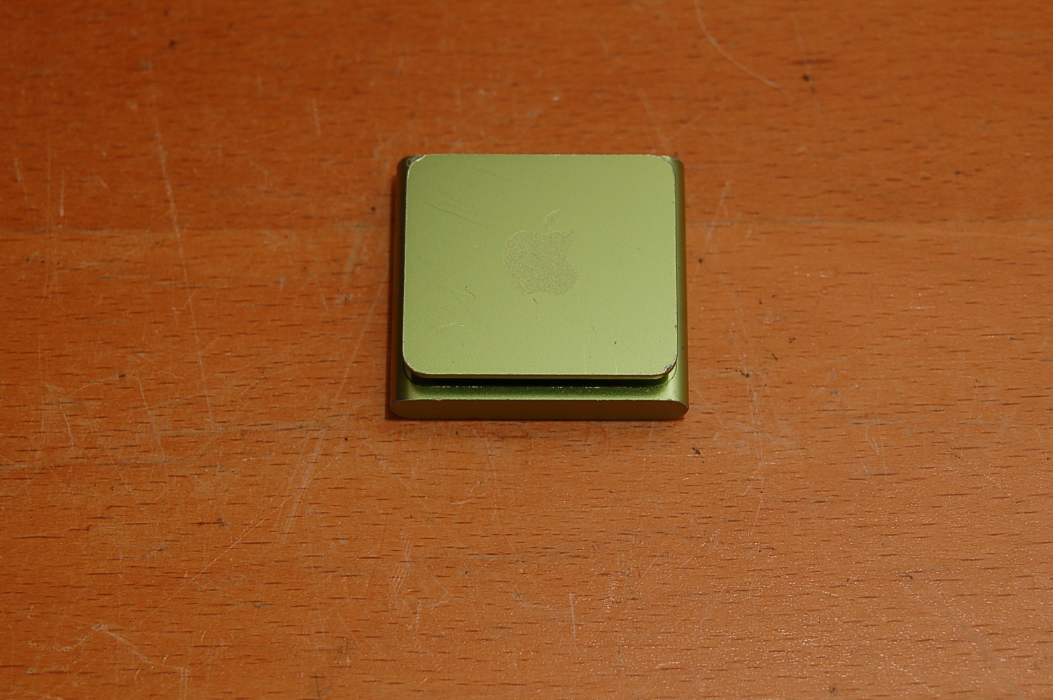 Apple IPod Shuffle 4th Generation Green (2 GB) Bad Aux port