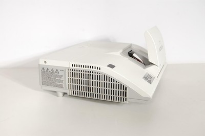 Hitachi CP-A220N LCD Projector 2200 ANSI Lumens 541 Lamp Hours