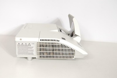 Hitachi CP-A220N LCD Projector 2200 ANSI Lumens 4696 Lamp Hours