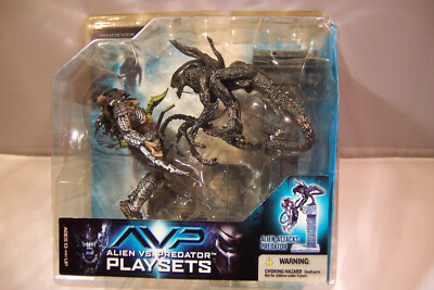 ALIEN VS PREDATOR PLAY SETS: ALIEN ATTACKS PREDATOR DELUXE STATUE FIGURE AVP NEW