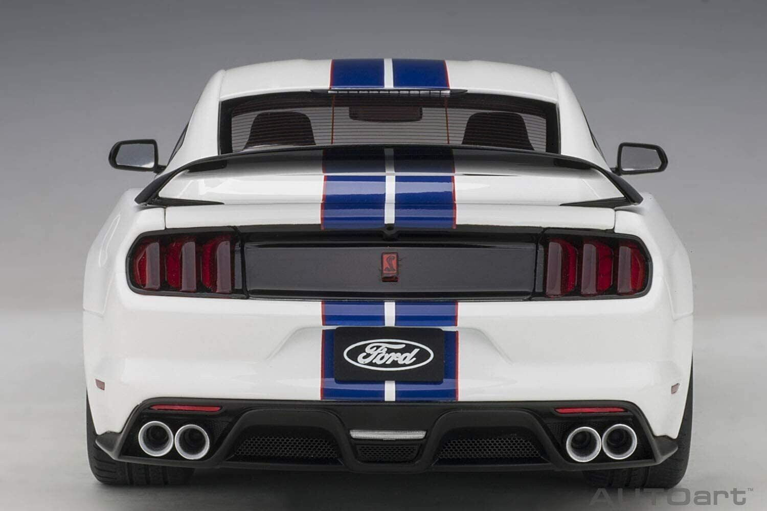 AUTOart - フォード　シェルビー　ムスタング　1/18 　オートアート 1/18 AUTOart Ford Mustang Shelby GT500 (Black with Silver