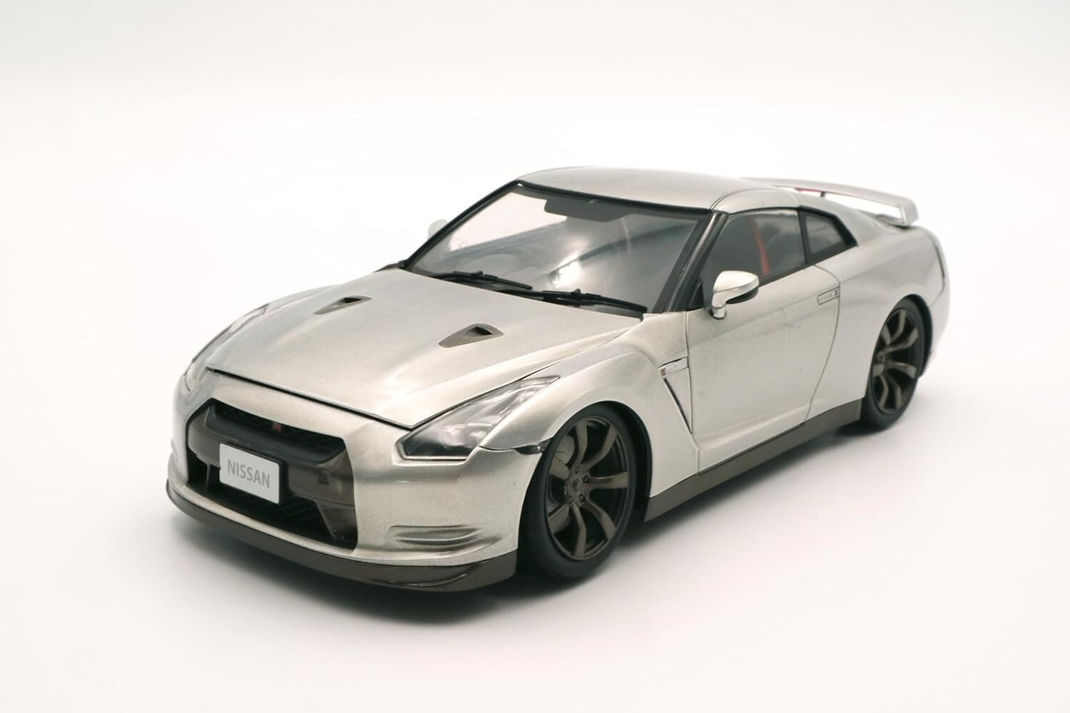 イグニッションモデル 1/64 Nissan GT-R R35 ・ Engine イグニッションモデル 1/64 Nissan GT-R R35 ・ Engine