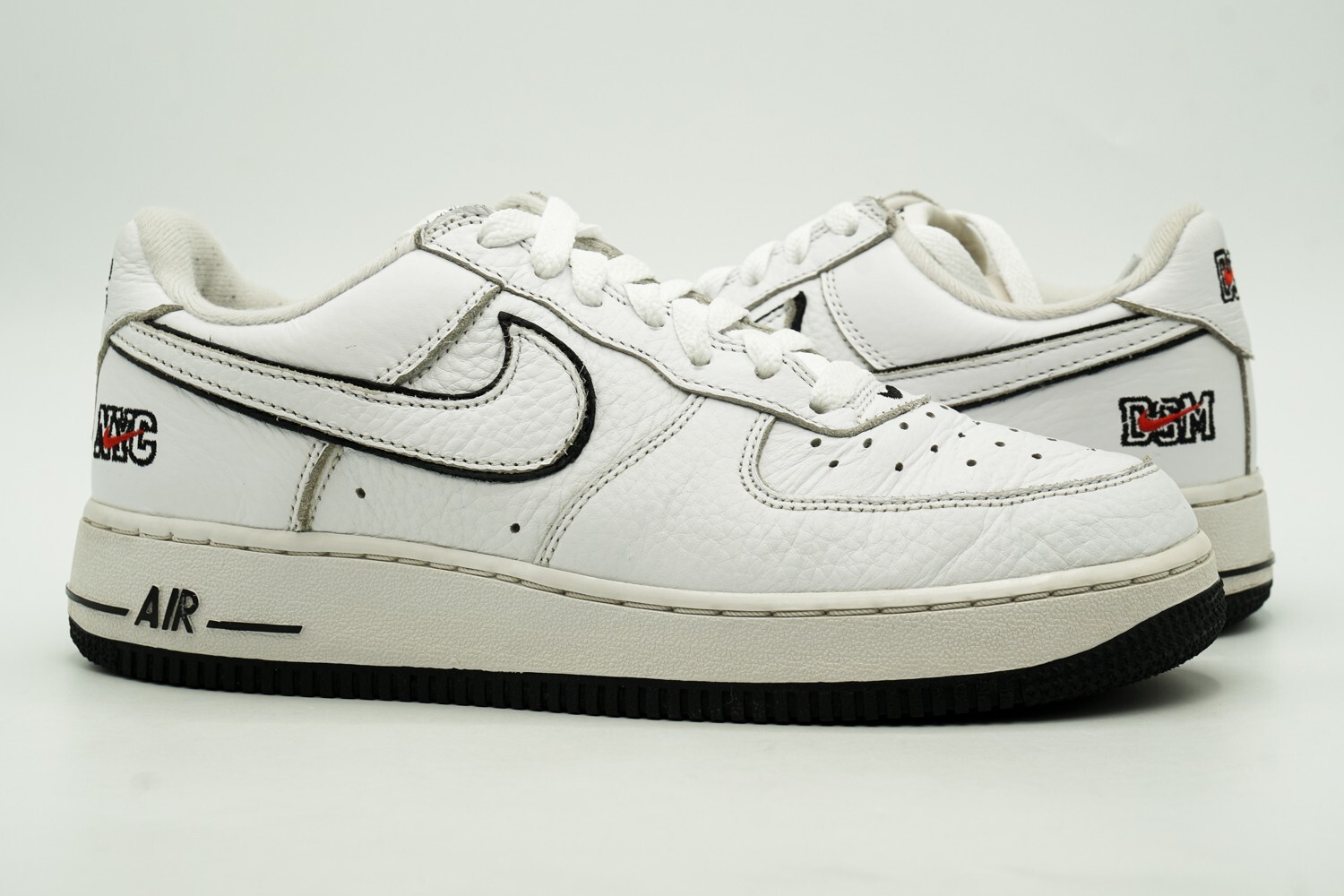 NIKE AIR FORCE ONE LOW USED SIZE 6.5 DSM DOVER STREET MARKET NIKE AIR FORCE ONE LOW USED SIZE 6.5 DSM DOVER STREET MARKET