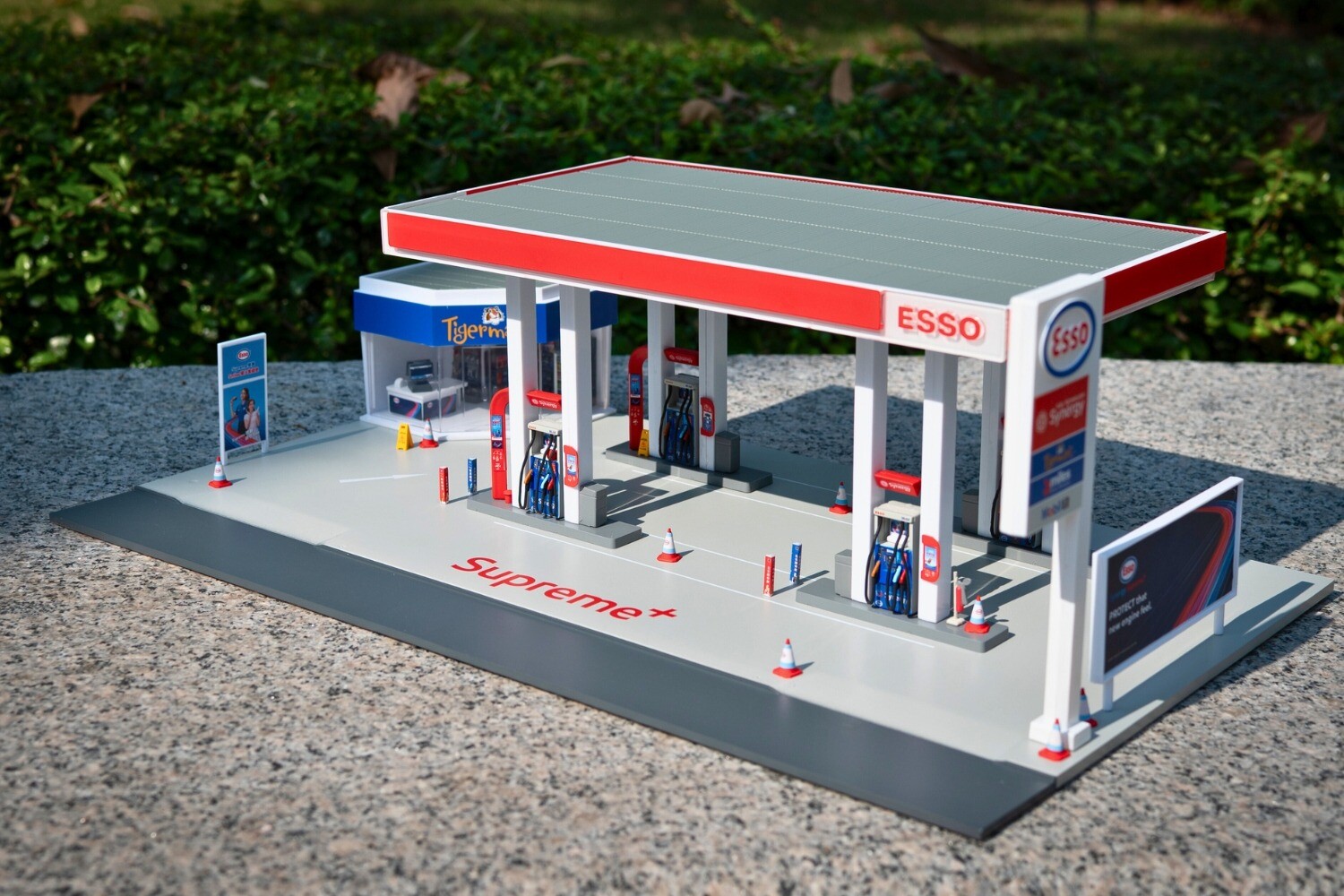 Tiny City Hong Kong Bd30 1/64 ESSO Gas Station Petrol Model