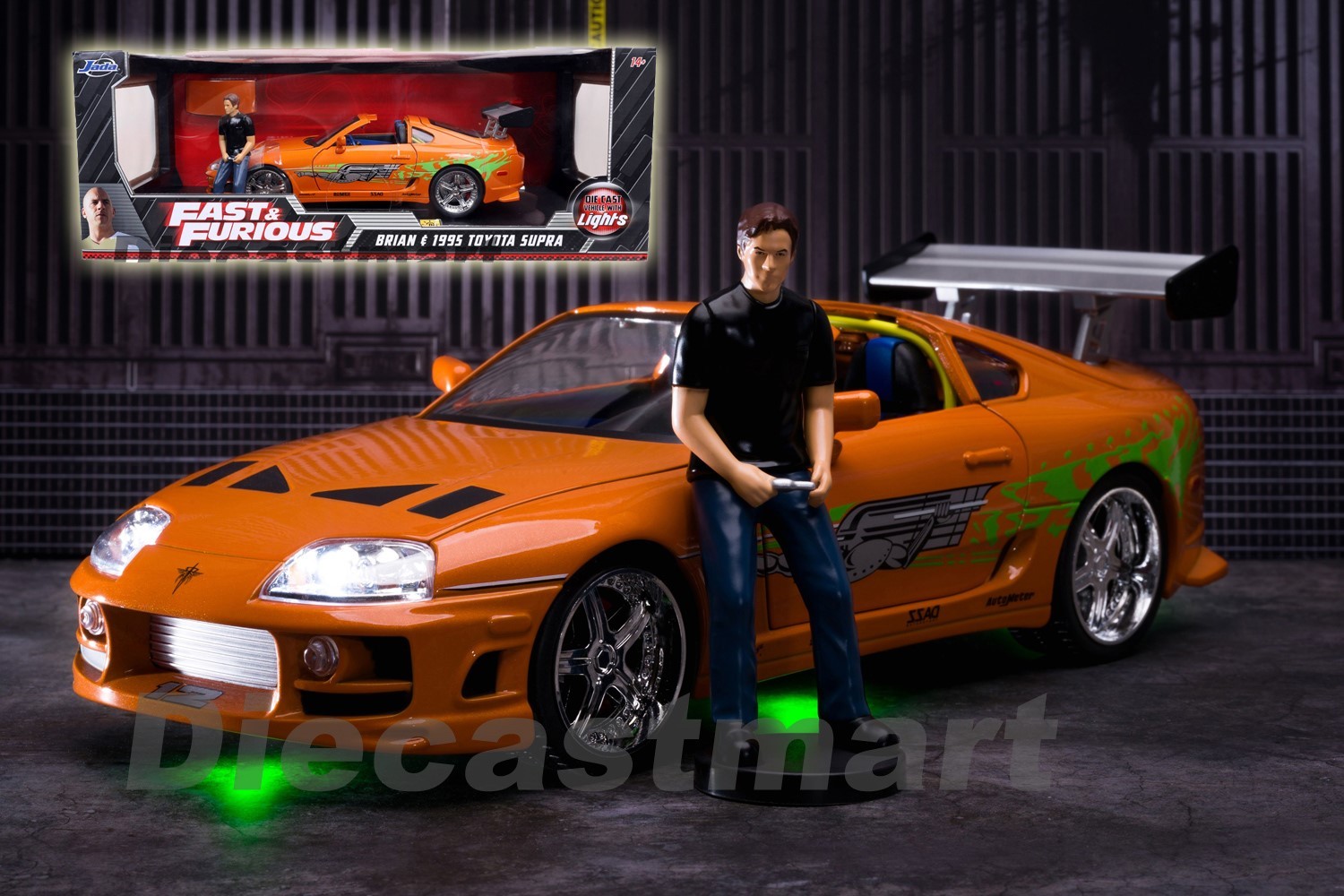ミニカー FAST&FURIOUS SUPRA VS DODGE JADA DOM'S DODGE CHARGER & BRIAN'S TOYOTA SUPRA FAST