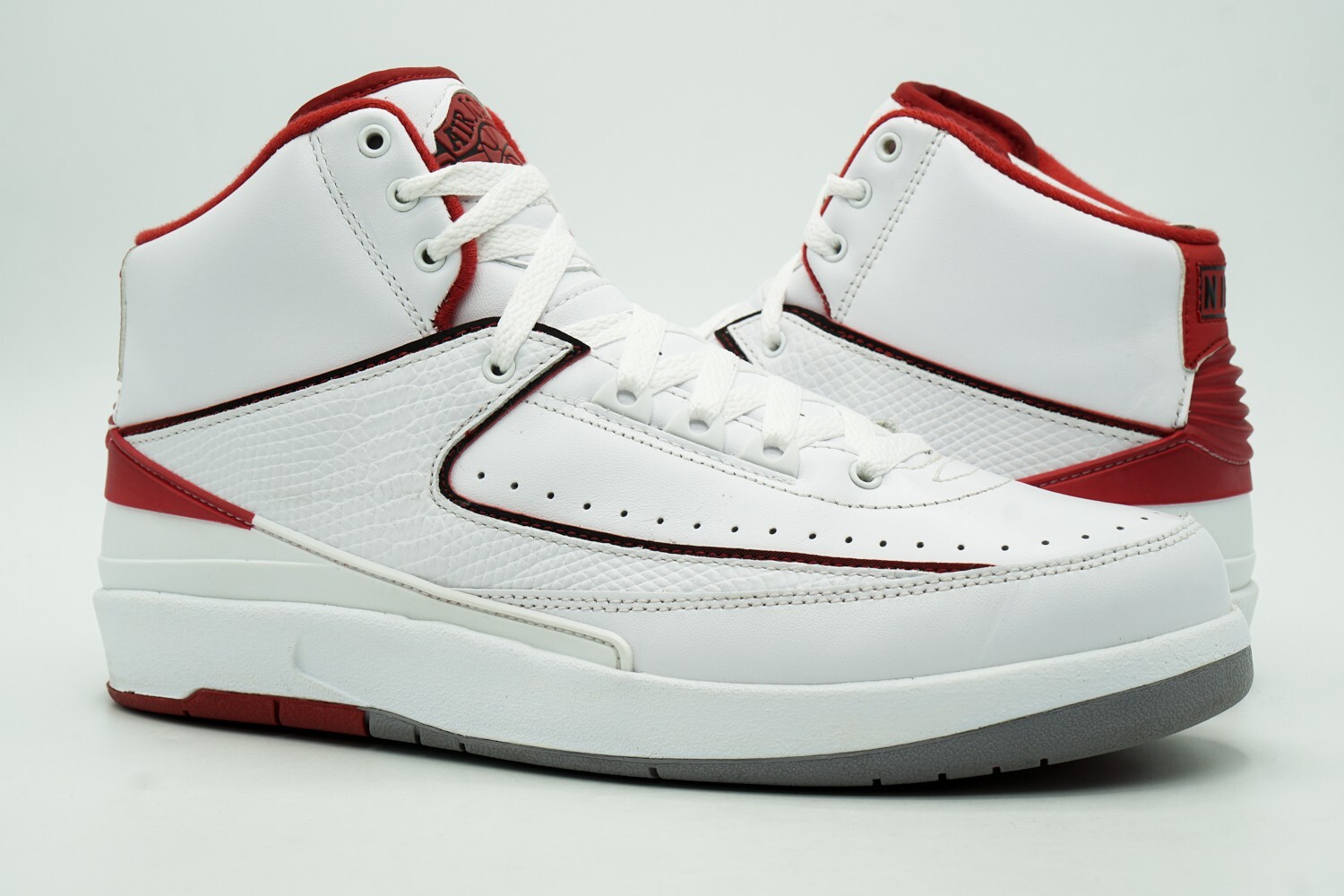 AIR JORDAN 2 II RETRO USED SIZE 8 WHITE BLACK VARSITY RED