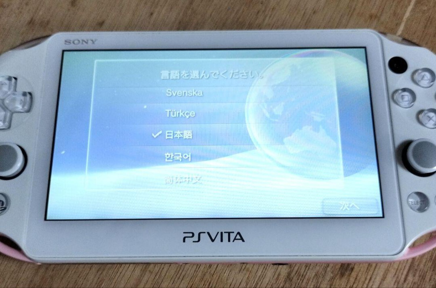 PS Vita本体  PCH-2000 ZA19 Amazon.com: PlayStation Vita PCH-2000 ZA19 Wi-Fi Light Pink