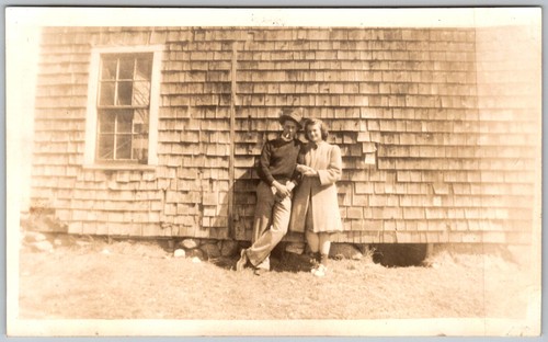 Vtg B&W Snapshot Couple Man In Hat & Woman In Coat By Shingled Building 1940s