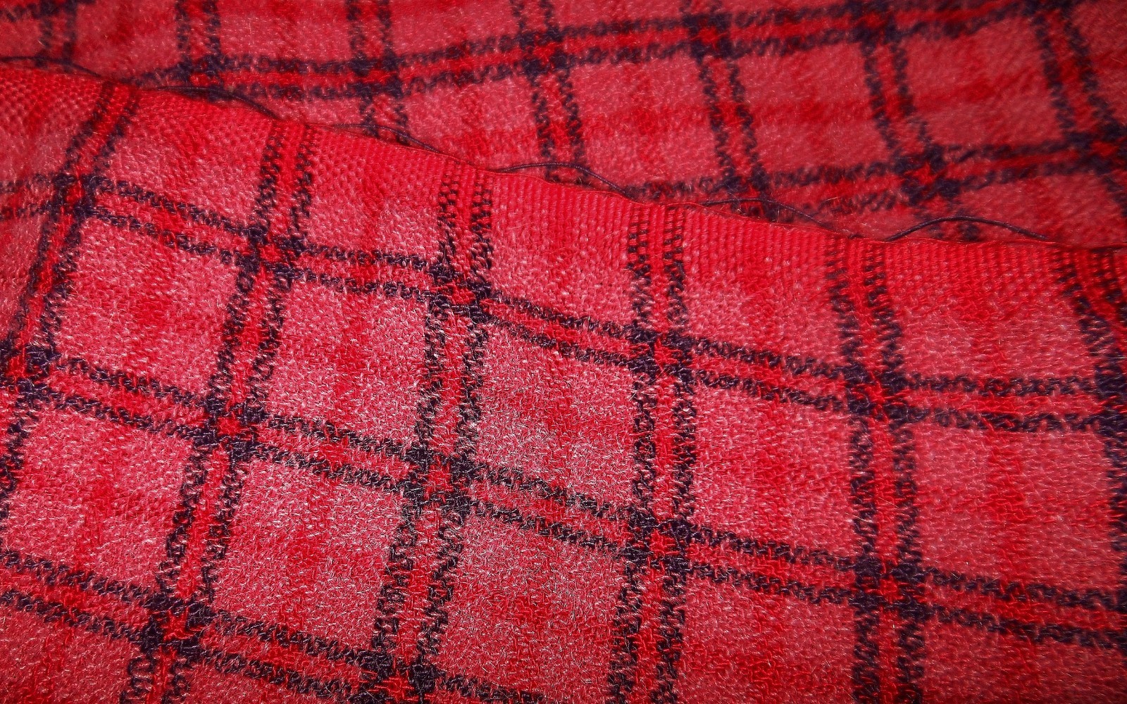 2.5+ Yds Vtg Cabin Double Woven Fabric Red Pink Blue Checker 94