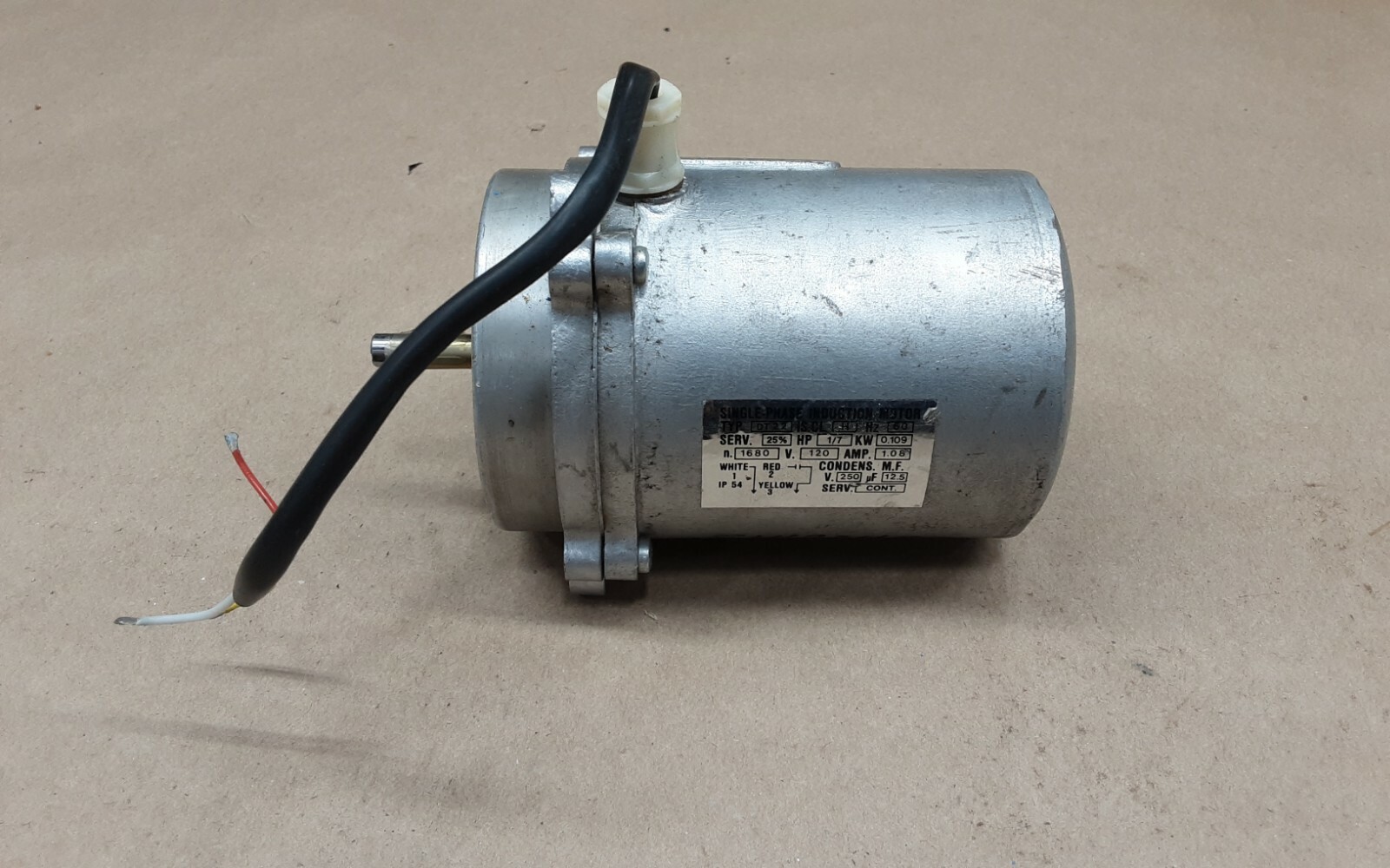 SINGLE - PHASE INDUCTION MOTOR TYPE DT-22 HP 1/7 HZ 60 120V SINGLE - PHASE INDUCTION MOTOR TYPE DT-22 HP 1/7 HZ 60 120V