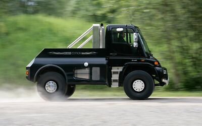 Cars mercedes benz unimog brabus u 500 black Desk Mat Stitched