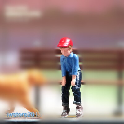 1/64 Sitting Boy Hat Scene Props Miniatures Figures Fit 1/32 1/64 Car Model Toy