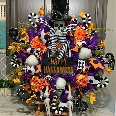 Halloween Wreath for Front Door Decoration with Skull, Faux Flowers Party Decor