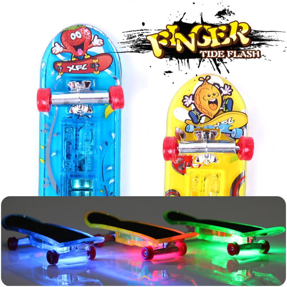 2Pcs Mini Skateboard Toys Finger Board Boy Children Gifts LE