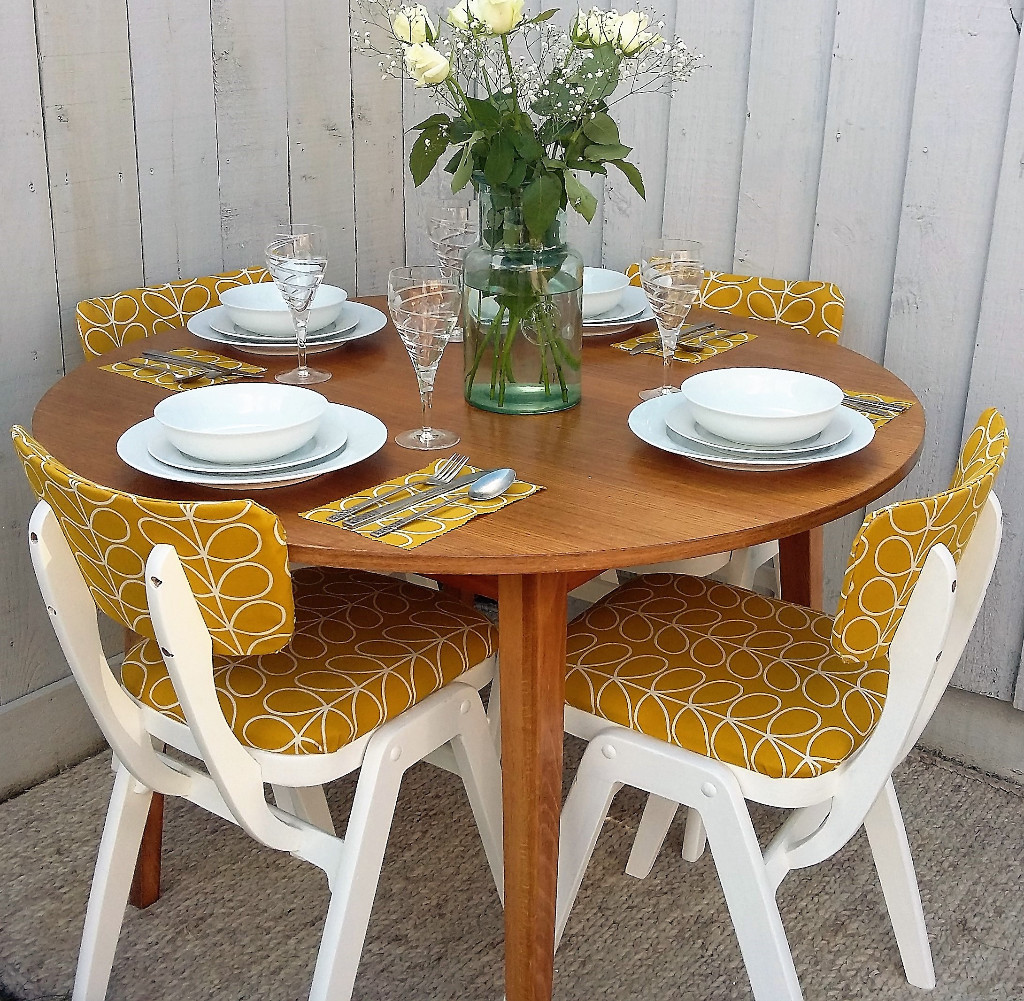 Stunning And Bespoke Vintage Retro Dining Table And Chairs In Orla