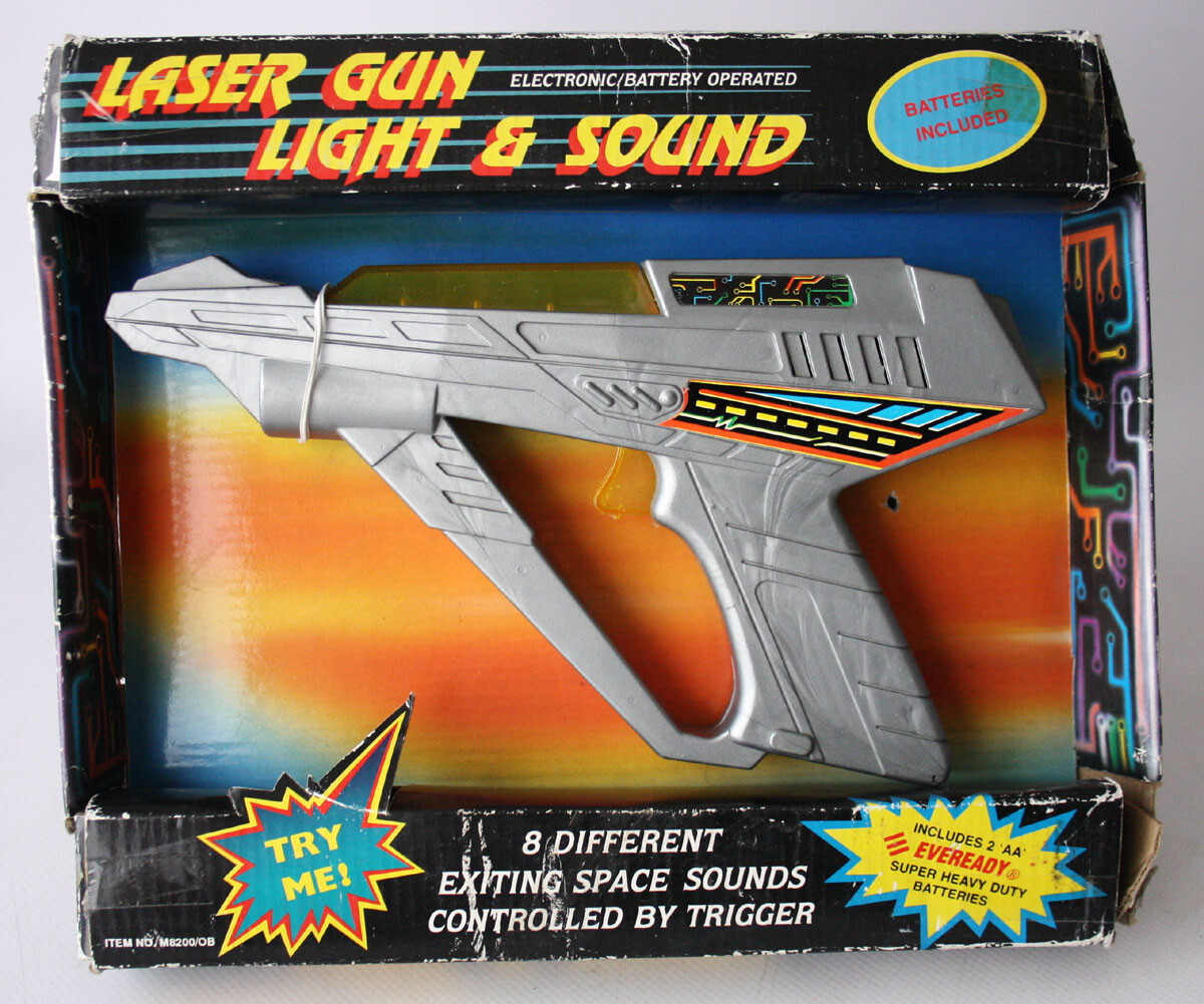 VINTAGE 90'S SPACE LASER GUN COSMIC PISTOL LIGHT & SOUND NEW