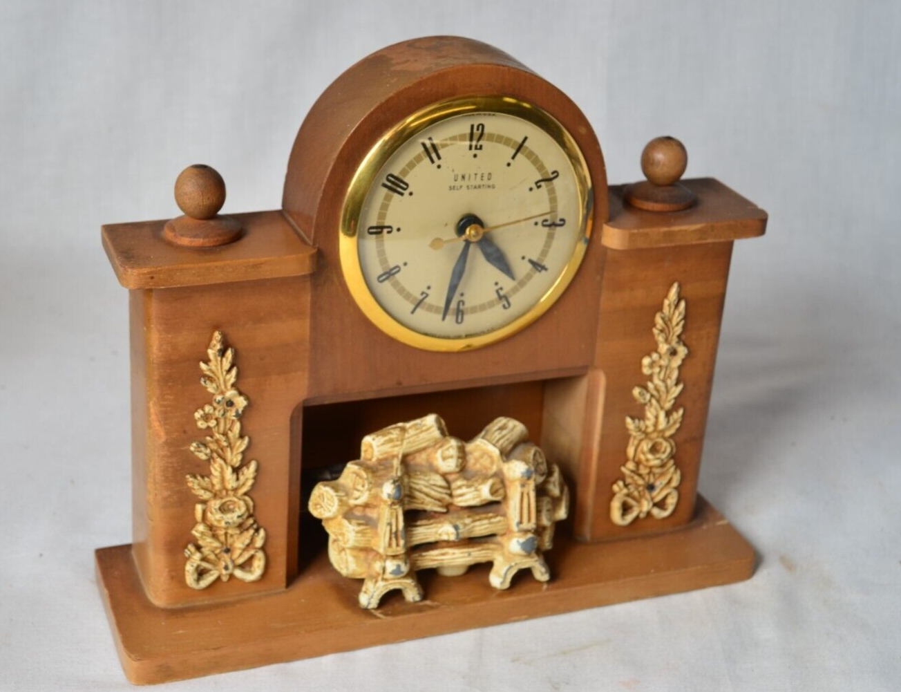 Wooden Mantle Clock #419 Works Vintage!