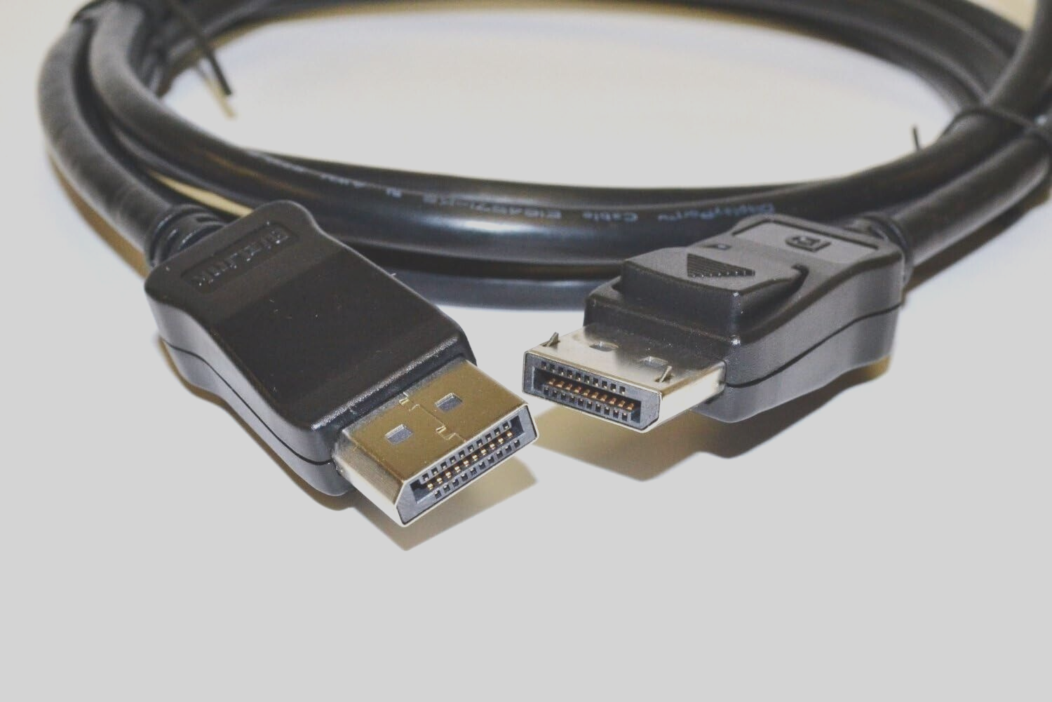 Display cable. Displayport displayport кабель bizlink. bizlink displayport. vm comp разъем. bizlink 1910.