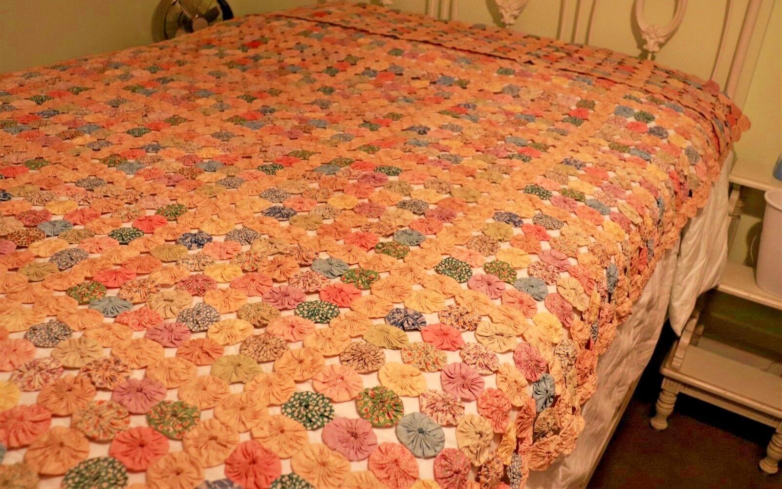 Vintage YOYO Quilt in pastel colors 1920's  /30's