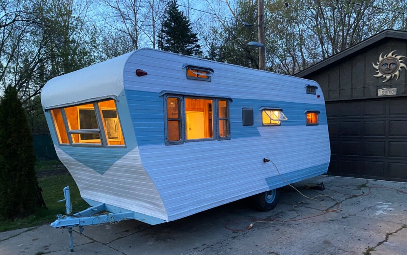 Owner 1953 Vintage Holly Camper Travel Trailer Tiny Home Guest room w/ Title 17’ 2840#