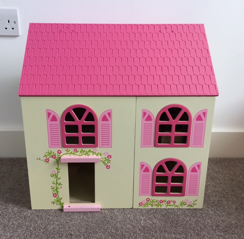 Sainsbury's Tradicional Dolls House with 10piece accessories in