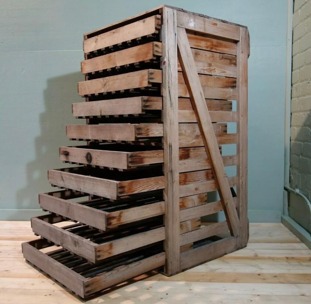 Fabulous antique apple crate in beautiful condition in Formby