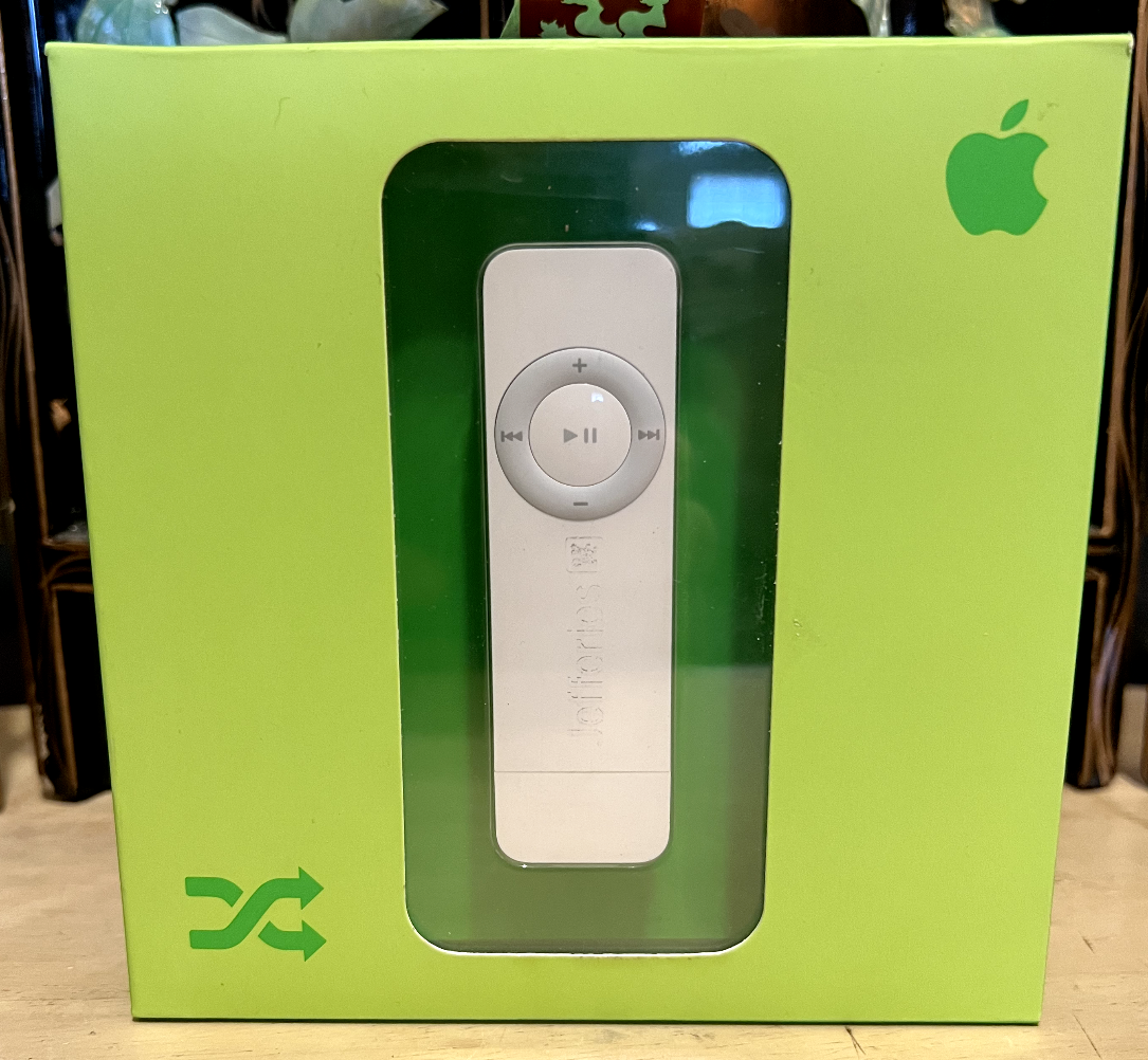Apple iPod Shuffle 1st Generation 512MB White A112 M9724LL/A Apple iPod Shuffle 1st Generation 512MB White A112 M9724LL/A