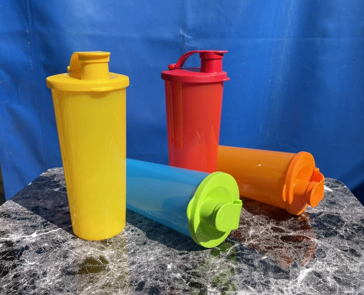 TUPPERWARE TUMBLERS with FLIP TOP LIDS 16oz SET OF 4