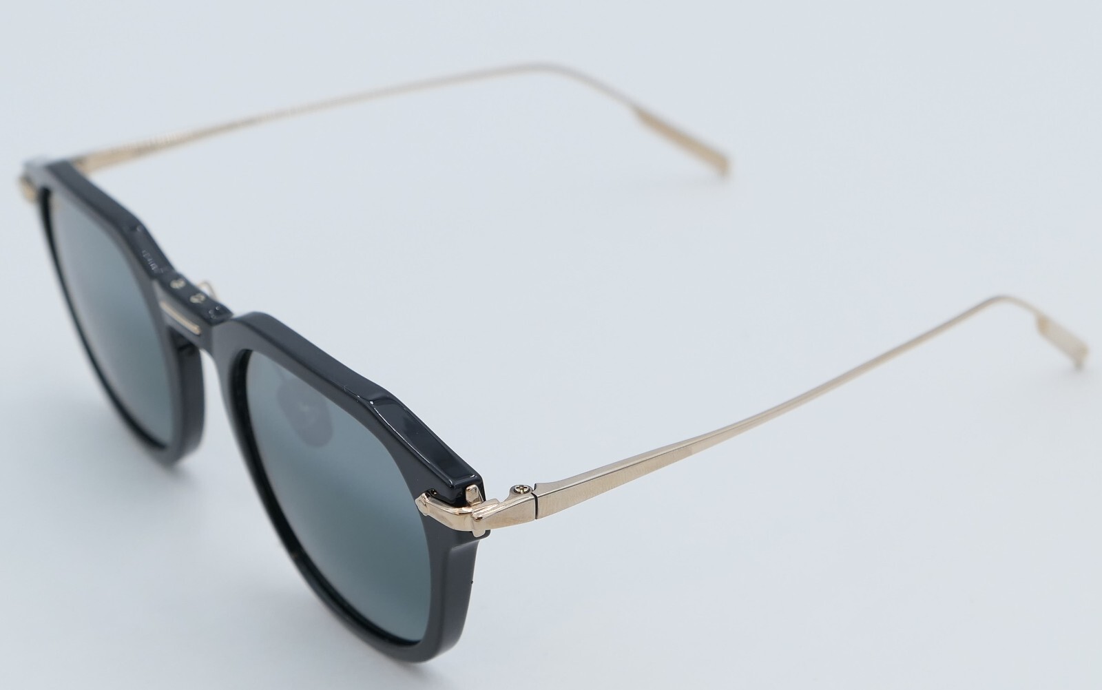 Pre-owned Maui Jim Alika "the Arctic" Polarized Luxury Sunglasses 837-02 Black W/ Gold In Gray