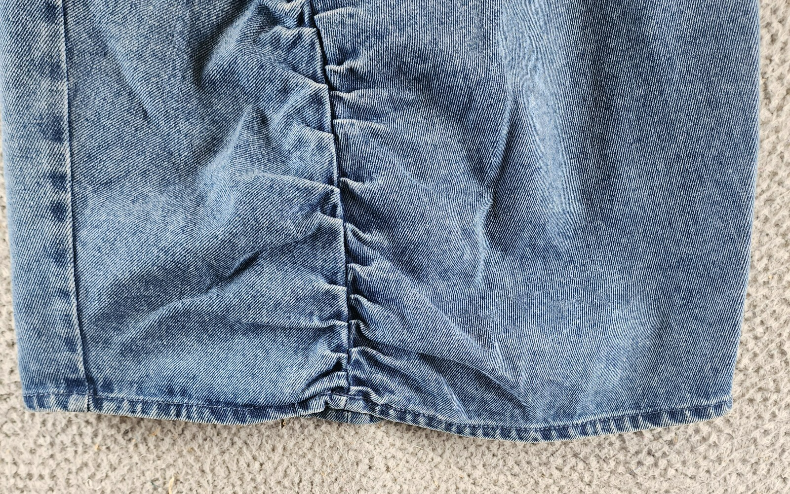 AQUA Asymmetric Ruched Front Mini Skirt Women's S Medium Wash Denim Back Zip - Picture 2 of 12