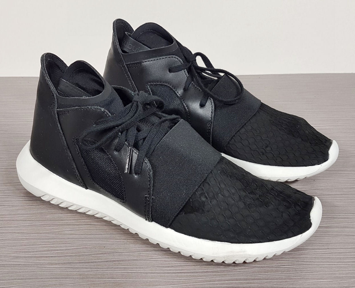 Adidas Tubular Defiant Sneaker Black Womens Size 7