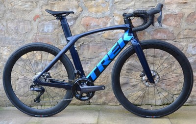 COST £6550. 2022 TREK MADONE SL 7 ULTEGRA Di2 24SP DISC CARBON ROAD BIKE. MINT