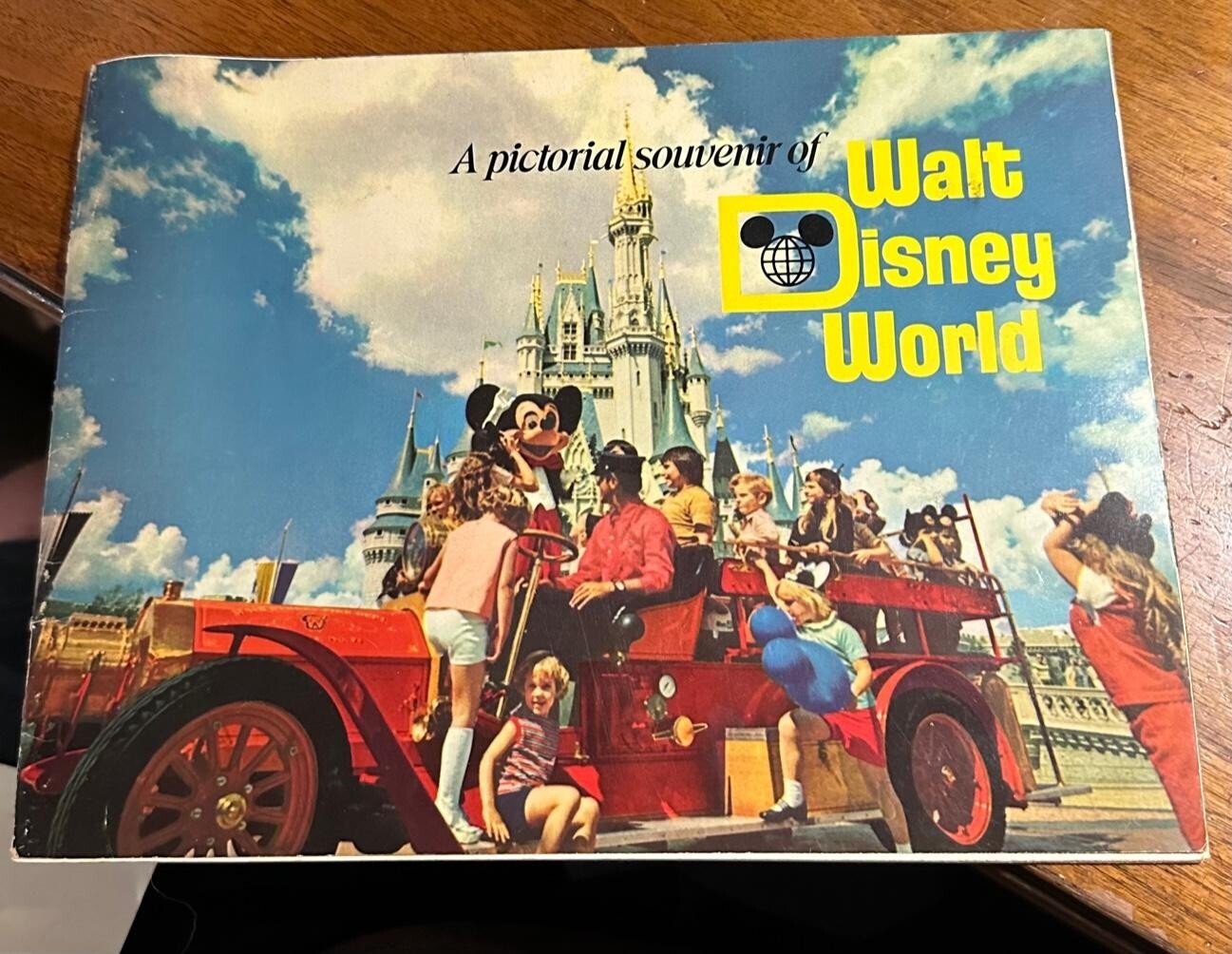 1976 Walt Disney World Park Souvenir Pictorial Guide Book