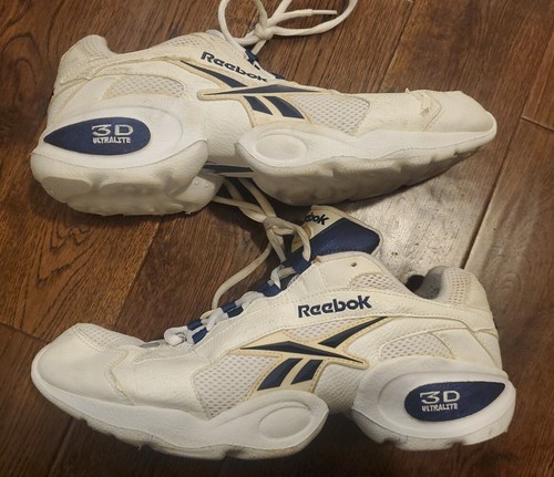 Reebok UN3D. シルバー　38 UN3D.がReebokとのコラボレーションスニーカー「Reebok × UN3D