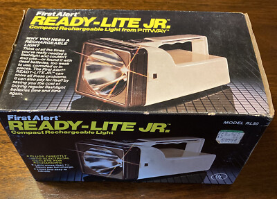 VINTAGE FIRST ALERT READY-LITE JR RECHARGEABLE LIGHT MODEL RL50 New In Box NOS
