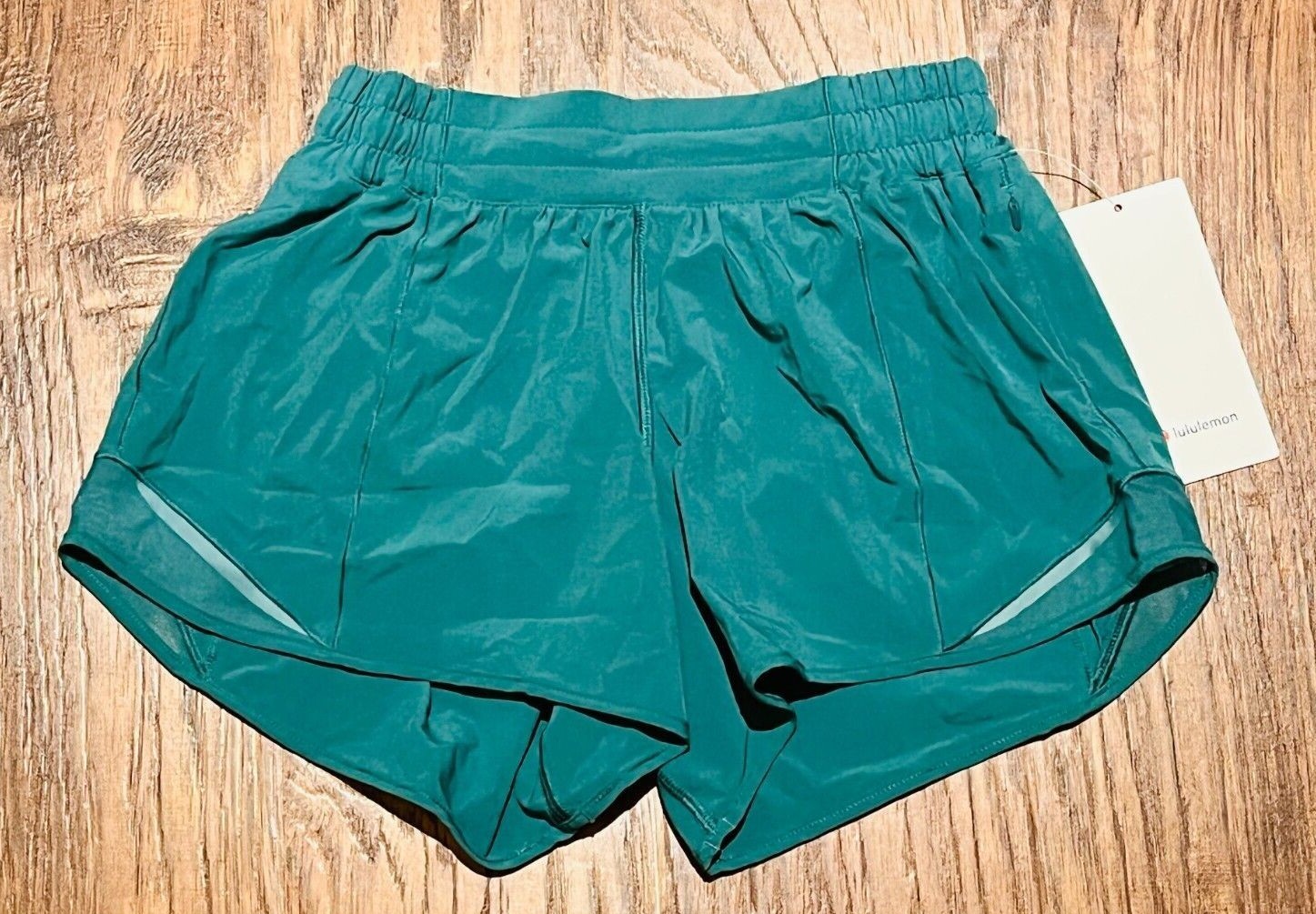 NEW Women Lululemon Hotty Hot Low-Rise Lined Short 4