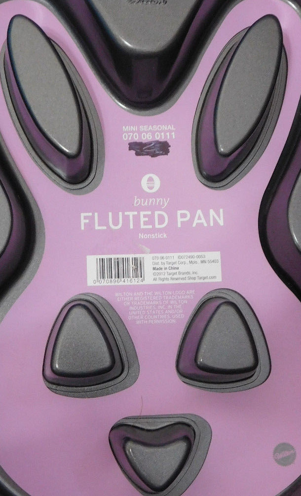 WILTON Nonstick Fluted Bunny Shaped Mold Cake Pan 8