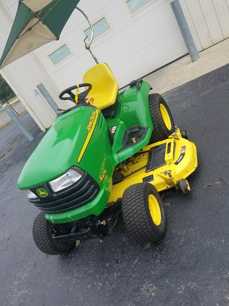 JOHN DEERE X475 LAWN MOWER