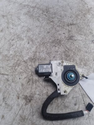 Skoda Yeti WINDOW MOTOR RIGHT SIDE FRONT 8K0959812A 2013-2017