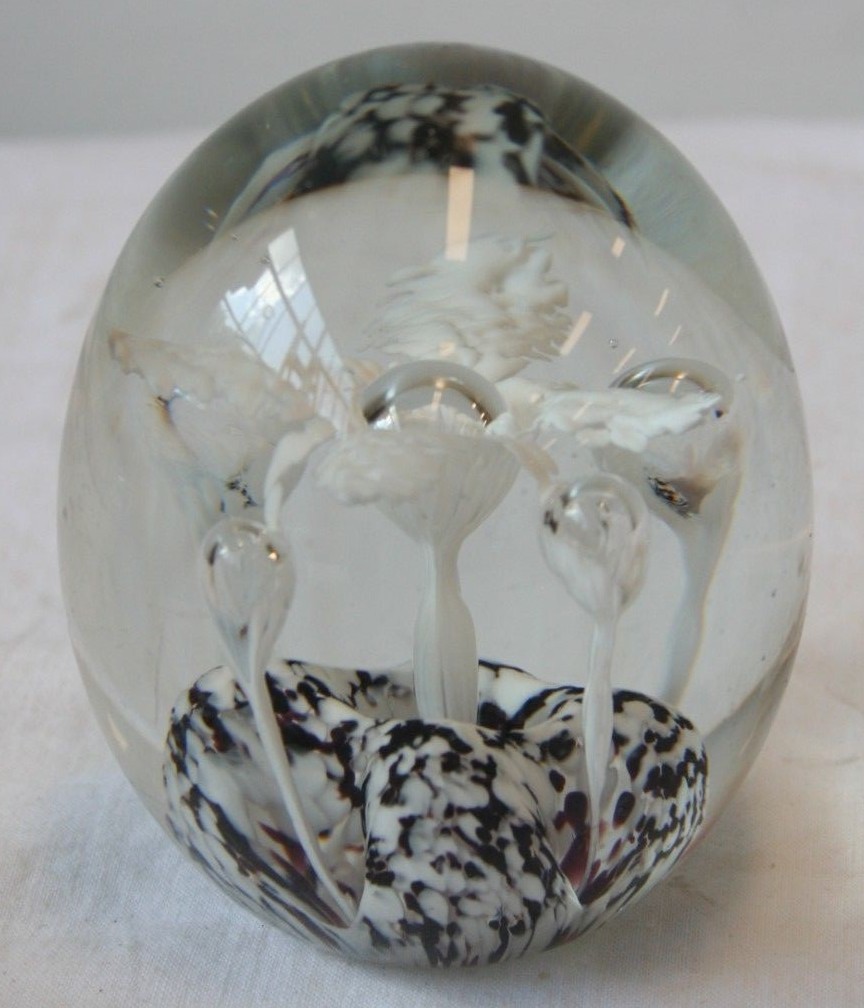 Paperweight Art Glass Ice Pick Flower White Black attributed to John Gentile