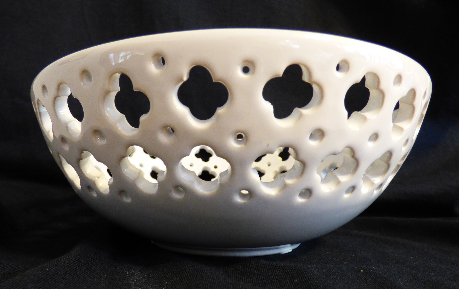 MILK WHITE GLAZED STONEWARE BOWL