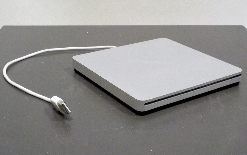 Apple External USB SuperDrive DVD-RW/CD-RW for iMac/MacBook Apple External USB SuperDrive DVD-RW/CD-RW for iMac/MacBook