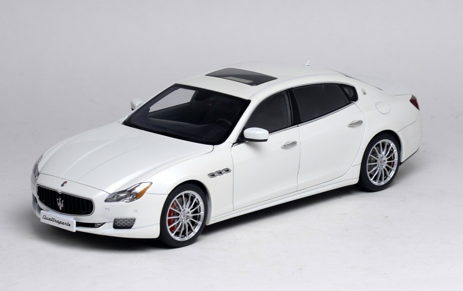 Maserati Levante 1:18ホワイトモデル 1200-bbrc1844w-maserati-