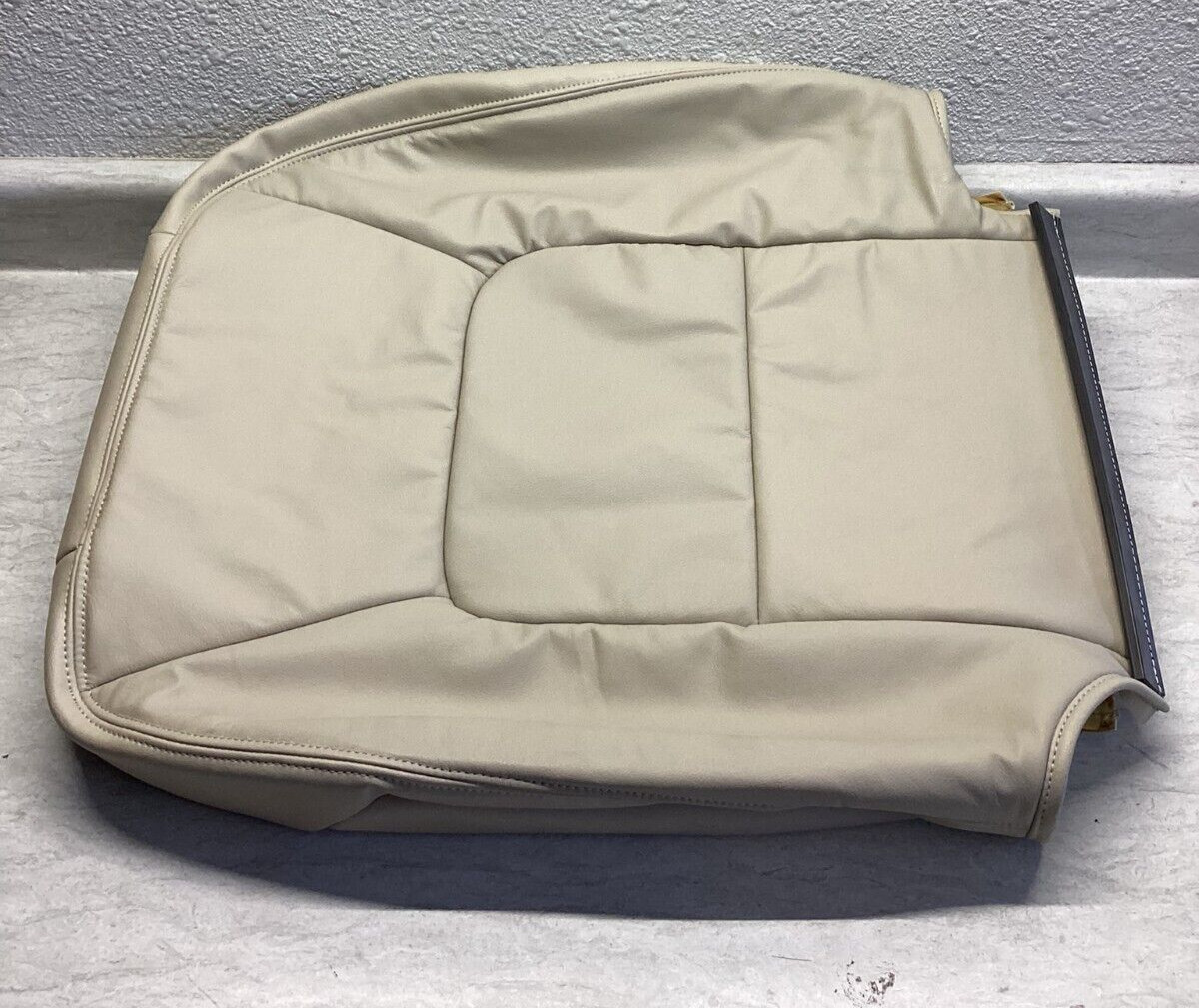 Ford Taurus OEM Front Right Seat Back Cover YF1Z-5464416-FAA
