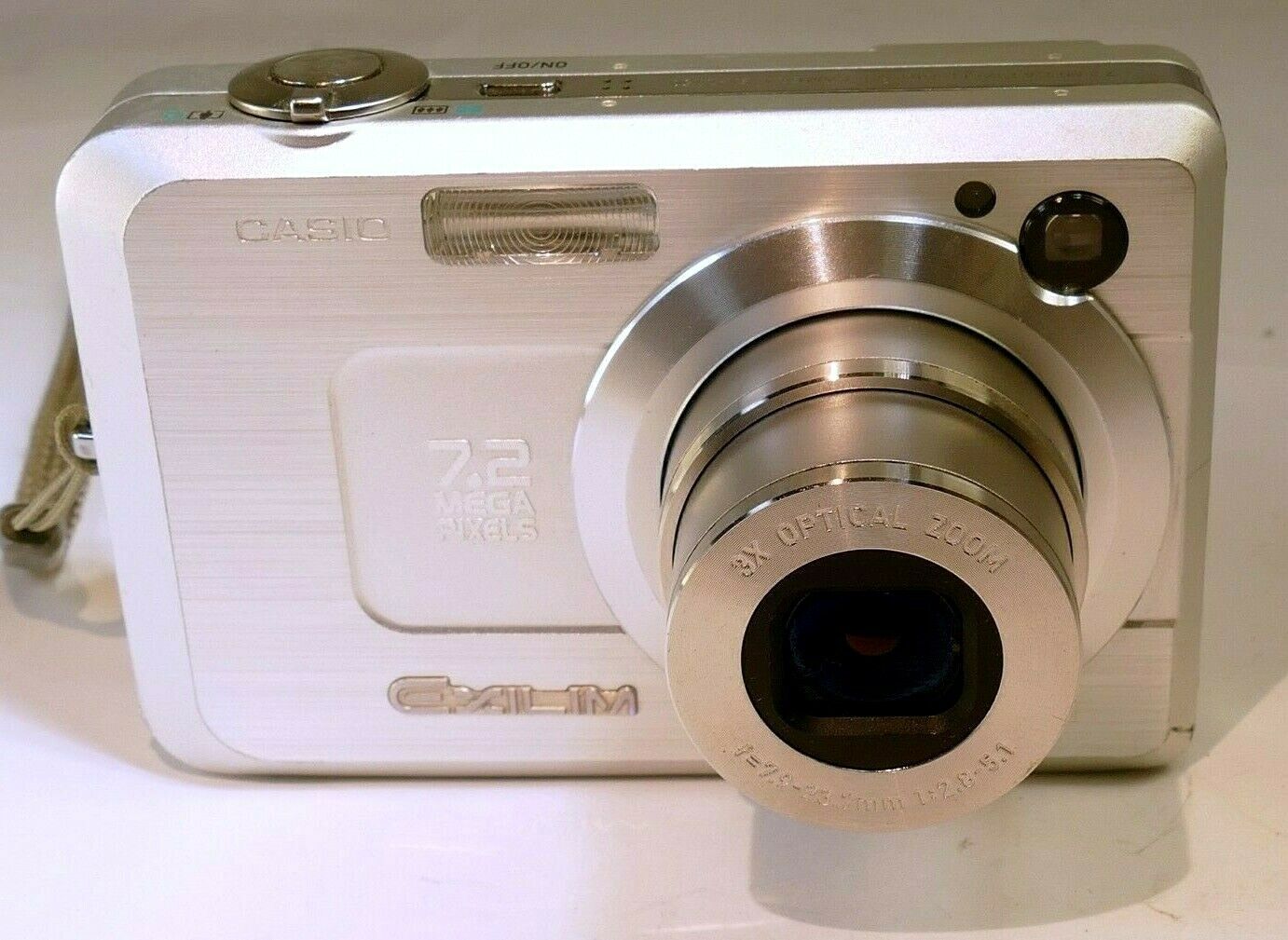 Casio EXILIM ZOOM EX-Z750 7.2MP Digital Camera - Broken LCD Casio EXILIM ZOOM EX-Z750 7.2MP Digital Camera - Broken LCD